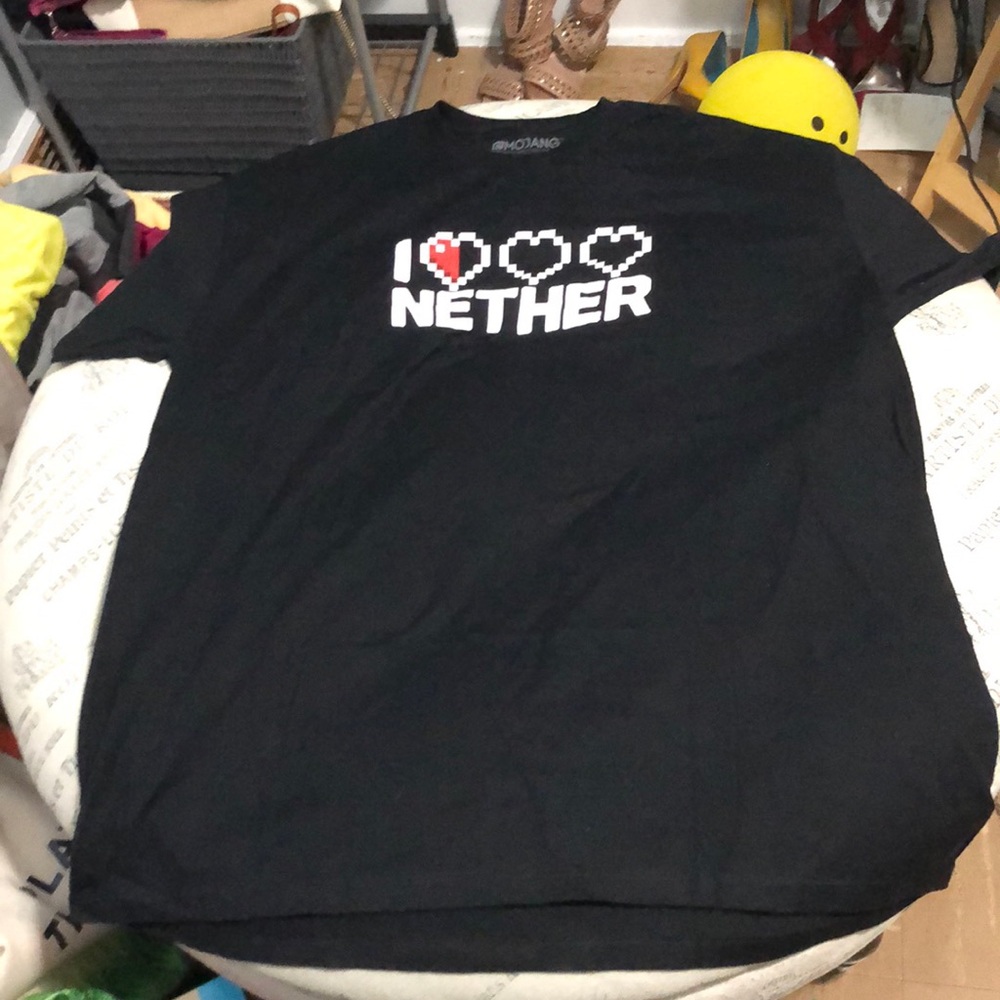 Mojang I ❤️Nether black tee size 2X